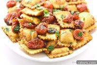 Simple Spicy Garlic Tomato Ravioli with Cheesy Goodness
