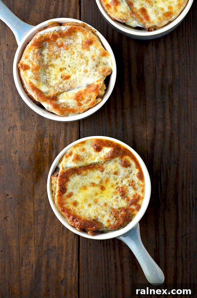 Easy Homemade French Onion Soup Recipe | shewearsmanyhats.com